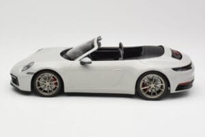 Porsche 911 992 Carrera 4S Cabriolet Gris Minichamps 1:18 155067335 Métal — image 3 sur 6