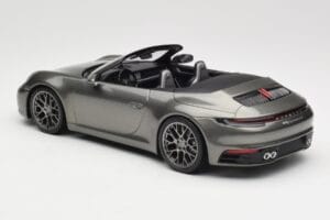 Porsche 911 992 Carrera 4S Cabriolet Mamba Green Metallic Minichamps 1:18 155067337 Métal — image 5 sur 6