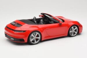 Porsche 911 992 Carrera 4S Cabriolet Rouge Minichamps 1:18 155067331 Métal — image 2 sur 6