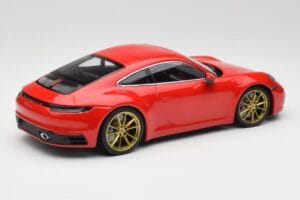Porsche 911 992 Carrera 4S Guards Rouge & Roues Or Minichamps 1:18 153067328 Métal — image 2 sur 6