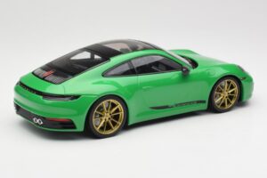Porsche 911 992 Carrera 4S Python Green Minichamps 1:18 155067325 Métal — image 2 sur 6