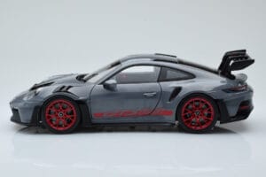 Porsche 911 992 GT3 RS Arctic Gris Pyro Rouge Norev 1:18 187350 Métal — image 4 sur 8