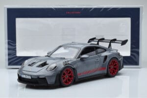 Porsche 911 992 GT3 RS Arctic Gris Pyro Rouge Norev 1:18 187350 Métal — image 8 sur 8