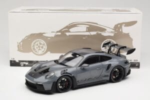 Porsche 911 992 GT3 RS Crayon Weissach Package & Black Wheels Minichamps 1:18 110062024 Métal — image 8 sur 8