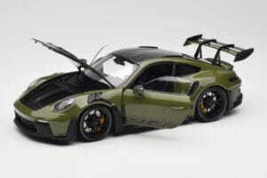 Porsche 911 992 GT3 RS Nato Olive & Black Wheels Minichamps 1:18 110062027 Métal — image 2 sur 8