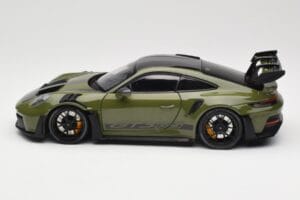Porsche 911 992 GT3 RS Nato Olive & Black Wheels Minichamps 1:18 110062027 Métal — image 4 sur 8