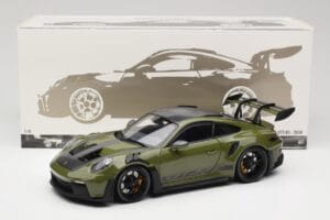 Porsche 911 992 GT3 RS Nato Olive & Black Wheels Minichamps 1:18 110062027 Métal — image 8 sur 8