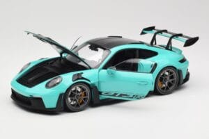 Porsche 911 992 GT3 RS Python Green & Dark Silver Wheels Minichamps 1:18 110062026 Métal — image 2 sur 8