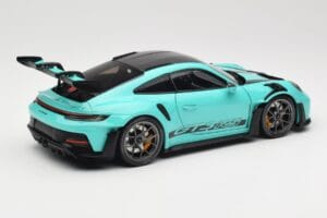 Porsche 911 992 GT3 RS Python Green & Dark Silver Wheels Minichamps 1:18 110062026 Métal — image 3 sur 8