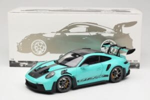 Porsche 911 992 GT3 RS Python Green & Dark Silver Wheels Minichamps 1:18 110062026 Métal — image 8 sur 8