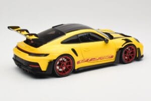 Porsche 911 992 GT3 RS Racing Yellow Weissach Package & Red Wheels Minichamps 1:18 110062025 Métal — image 3 sur 8