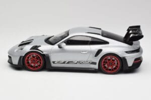 Porsche 911 992 GT3 RS Argent & Roues Rouges Minichamps 1:18 153062241 Métal — image 3 sur 6
