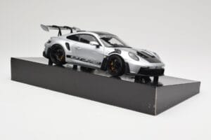 Porsche 911 992 GT3 RS Argent Weissach Package Minichamps 1:18 110062020 Métal — image 6 sur 8