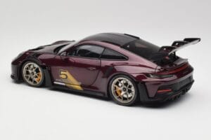 Porsche 911 992 GT3 RS Ultraviolet & Jantes Argent Minichamps 1:18 110062029 Métal — image 7 sur 8