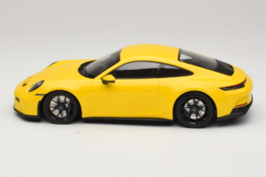 Porsche 911 992 GT3 Touring Jaune Jantes Noires Minichamps 1:18 117069021 Métal — image 3 sur 6