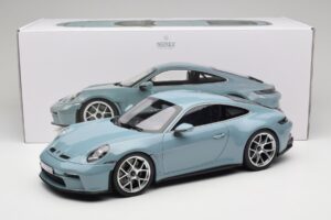 Porsche 911 992 S/T Meisenblau Norev 1:12 127550 Métal — image 6 sur 6