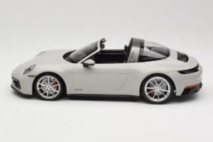 Porsche 911 992 Targa 4 GTS Gris Minichamps 1:18 155061064 Métal — image 3 sur 6