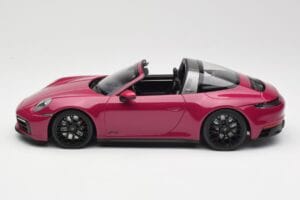 Porsche 911 992 Targa 4 GTS Rubystar Minichamps 1:18 155061066 Métal — image 3 sur 6