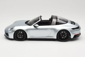 Porsche 911 992 Targa 4 GTS Argent Minichamps 1:18 155061061 Métal — image 3 sur 6