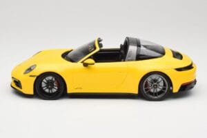 Porsche 911 992 Targa 4 GTS Jaune Minichamps 1:18 153061064 Métal — image 3 sur 6