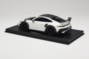 Porsche 911 992 TechArt GTstreet R Blanc Avec Roues Noires TechArt 1:18 REMC013 Résine — image 5 sur 6