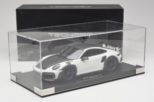 Porsche 911 992 TechArt GTstreet R Blanc Avec Roues Bleues TechArt 1:18 REMC014 Résine — image 6 sur 6
