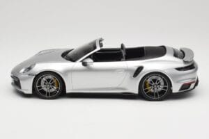 Porsche 911 992 Turbo S Cabriolet Argent Minichamps 1:18 155069082 Métal — image 3 sur 6