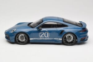 Porsche 911 992 Turbo S Sport Design Package Gentian Blue Metallic Minichamps 1:18 155069170 Métal — image 3 sur 6