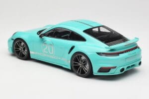 Porsche 911 992 Turbo S Sport Design Package Racing Green Minichamps 1:18 155069175 Métal — image 5 sur 6