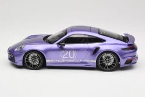 Porsche 911 992 Turbo S Sport Design Package Viola Metallic Minichamps 1:18 155069174 Métal — image 3 sur 6