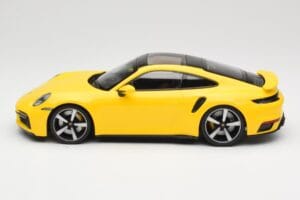Porsche 911 992 Turbo S Jaune Minichamps 1:18 155069071 Métal — image 3 sur 6