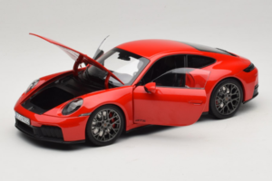 Porsche 911 992.2 Carrera 4 GTS Guards Red Norev 1:18 187171 Métal — image 2 sur 8