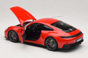 Porsche 911 992.2 Carrera 4 GTS Guards Red Norev 1:18 187171 Métal — image 5 sur 8