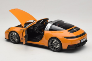 Porsche 911 992.2 Targa 4 GTS Bahama Yellow Norev 1:18 187190 Métal — image 7 sur 10