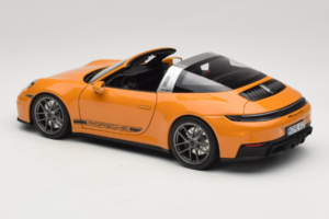 Porsche 911 992.2 Targa 4 GTS Bahama Yellow Norev 1:18 187190 Métal — image 9 sur 10