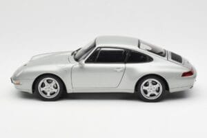 Porsche 911 993 Carrera Argent AUTOart 1:18 78131 Métal — image 4 sur 8