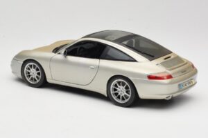 Porsche 911 996 Carrera 4S Argent Maisto 1:18 WAP02102212 Métal — image 7 sur 8