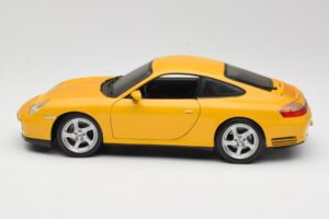 Porsche 911 996 Carrera 4S Jaune Maisto 1:18 WAP02101610 Métal — image 4 sur 8