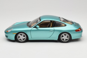 Porsche 911 996 Green Metallic UT Models 1:18 27901 Métal — image 4 sur 8