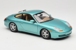 Porsche 911 996 Green Metallic UT Models 1:18 27901 Métal — image 6 sur 8