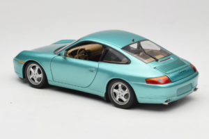Porsche 911 996 Green Metallic UT Models 1:18 27901 Métal — image 7 sur 8