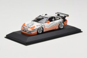 Porsche 911 996 GT3 Cup Mobil 1 #1 VIP Car 2004 Minichamps 1:43 WAP02012115-R1 Métal — image 2 sur 4