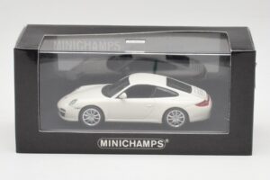 Porsche 911 997 Carrera 4S Carrara Blanc Minichamps 1:43 403066431 Métal — image 4 sur 4