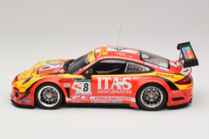 Porsche 911 997 GT3 R #8 De Lorenzi Racing De Lorenzi 24 Hours of Spa 2011 Minichamps 1:18 151118918 Métal — image 3 sur 6