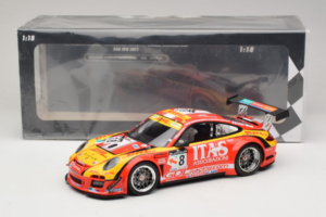 Porsche 911 997 GT3 R #8 De Lorenzi Racing De Lorenzi 24 Hours of Spa 2011 Minichamps 1:18 151118918 Métal — image 6 sur 6