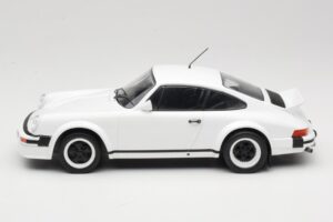 Porsche 911 SC GT Race Version IXO 1:18 18CMC007 Métal — image 3 sur 6