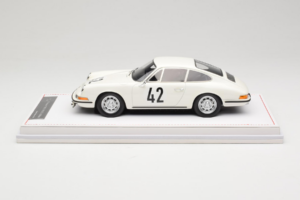 Porsche 911 S #42 R. Buchet / H. Linge Auguste Veuillet 24 Hours of Le Mans Class Winner 1967 IVY 1:18 REMC006 Résine