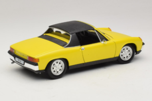Porsche 914 Jaune Revell 1:18 8976 Métal — image 3 sur 8