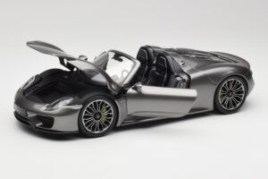 Porsche 918 Spyder Liquid Metal Argent Minichamps 1:18 110062430 Métal — image 2 sur 8