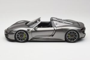 Porsche 918 Spyder Liquid Metal Argent Minichamps 1:18 110062430 Métal — image 4 sur 8